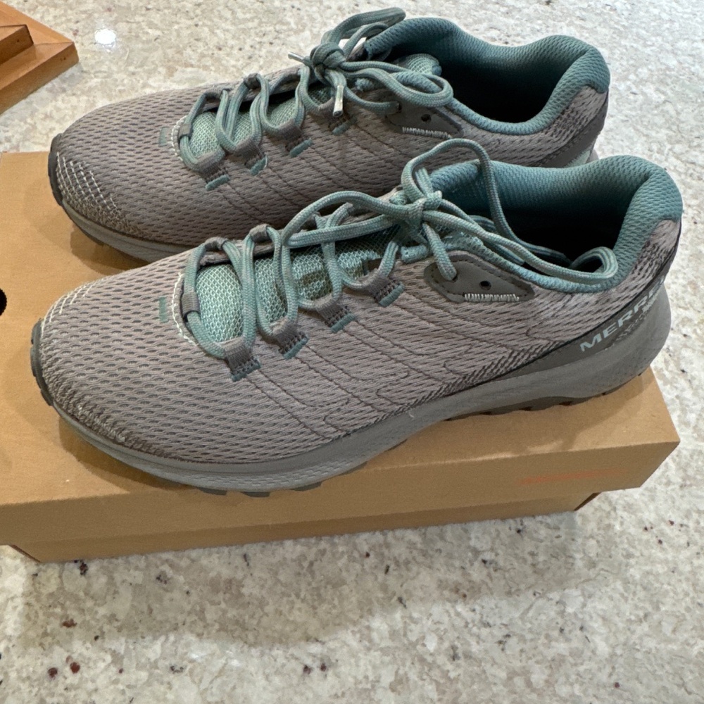 Sneakers - Picture 2 of 4
